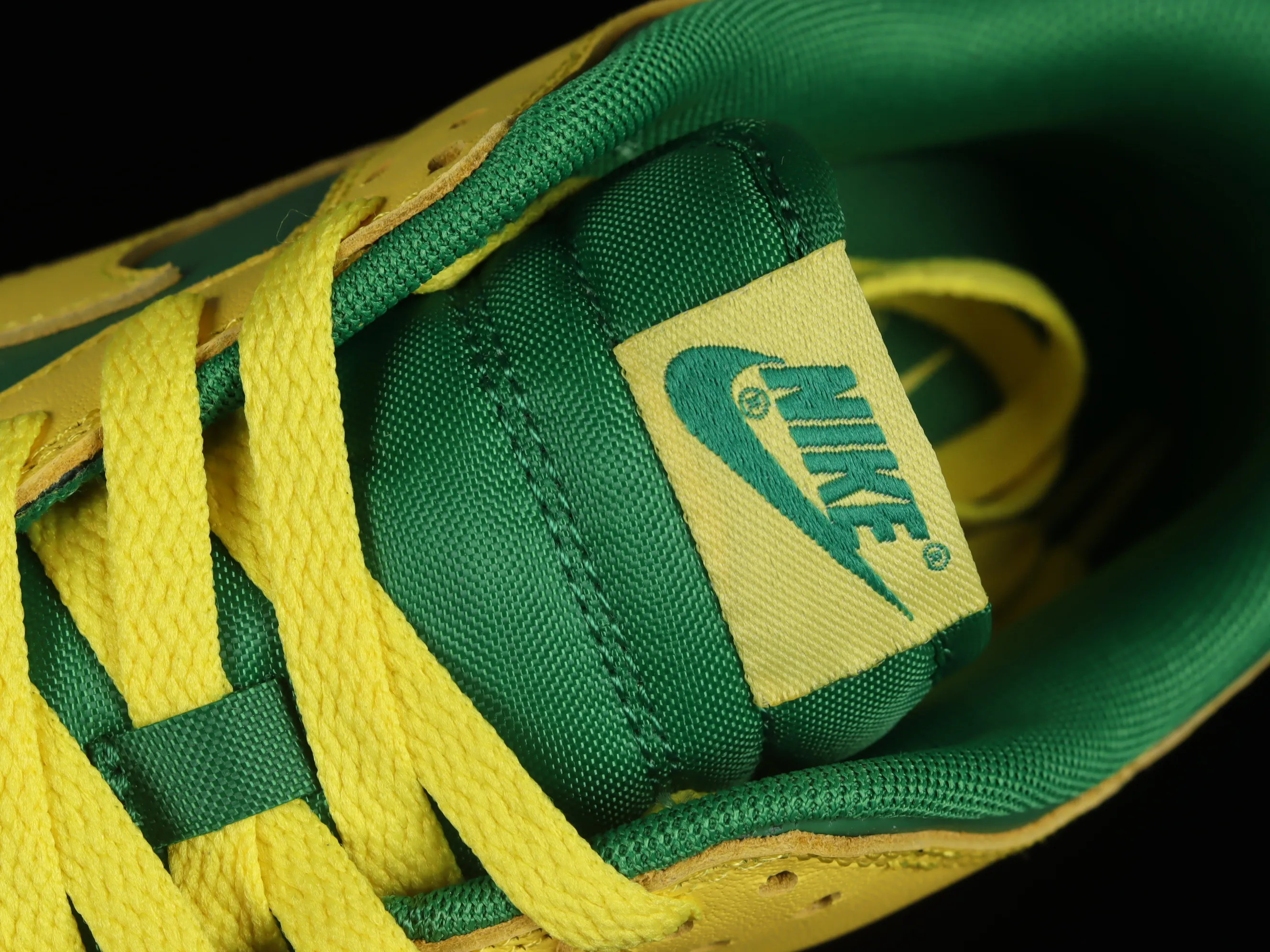 All categories Nk SB Dunk series Nk SB Dunk Low low-top sneakers C version Nk SB Dunk Low "Reverse Brazil" Passionate Samba Brazil SB low-top sports and leisure sneakers DV0833-300
